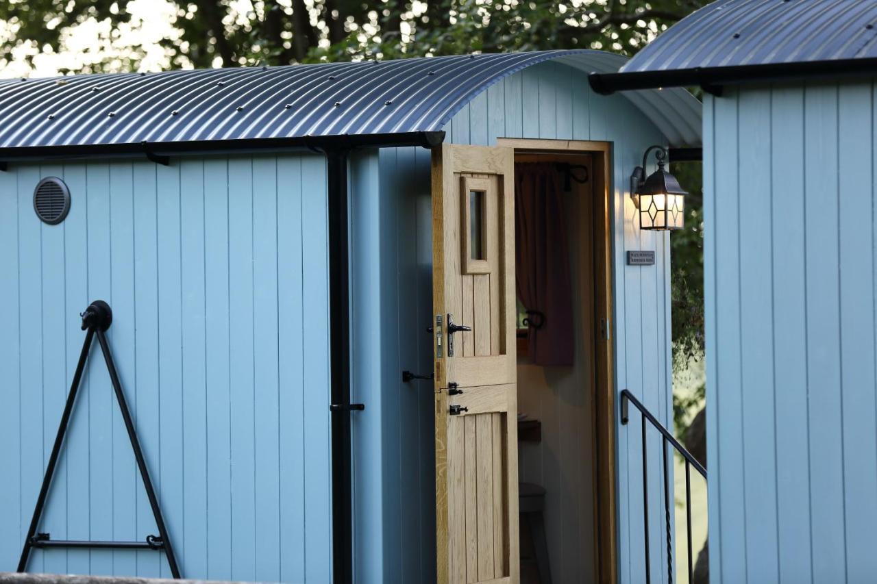 Upper Gelli Luxury Holiday Lodge, Converted Dairy & Cosy Shepherds Huts Welshpool Exterior foto