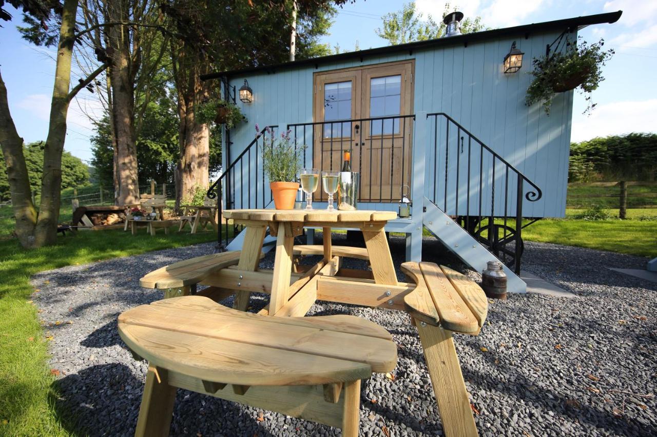 Upper Gelli Luxury Holiday Lodge, Converted Dairy & Cosy Shepherds Huts Welshpool Exterior foto