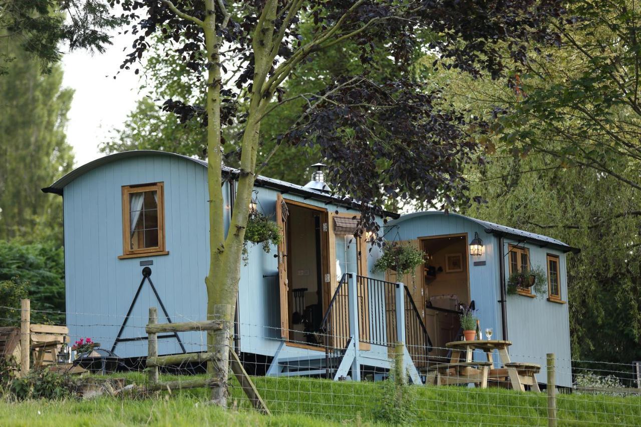 Upper Gelli Luxury Holiday Lodge, Converted Dairy & Cosy Shepherds Huts Welshpool Exterior foto