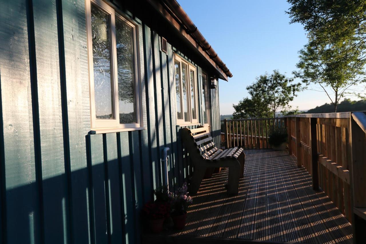 Upper Gelli Luxury Holiday Lodge, Converted Dairy & Cosy Shepherds Huts Welshpool Exterior foto