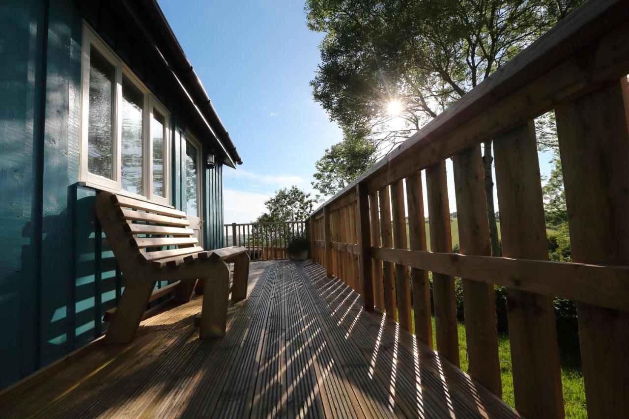 Upper Gelli Luxury Holiday Lodge, Converted Dairy & Cosy Shepherds Huts Welshpool Exterior foto