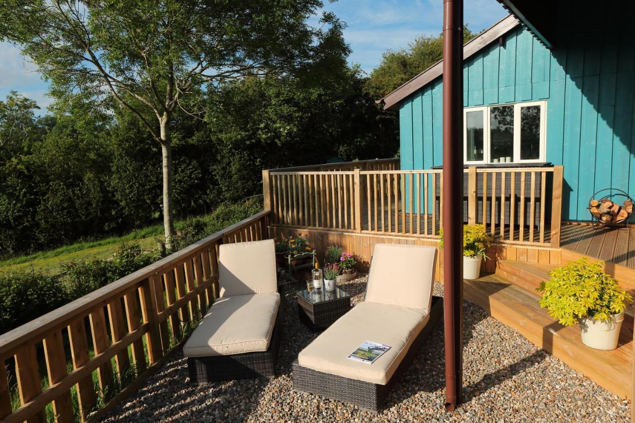 Upper Gelli Luxury Holiday Lodge, Converted Dairy & Cosy Shepherds Huts Welshpool Exterior foto