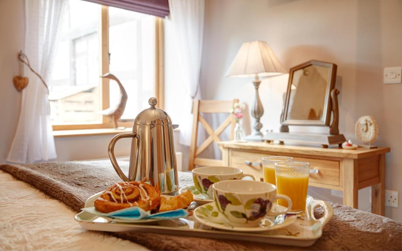 Upper Gelli Luxury Holiday Lodge, Converted Dairy & Cosy Shepherds Huts Welshpool Exterior foto